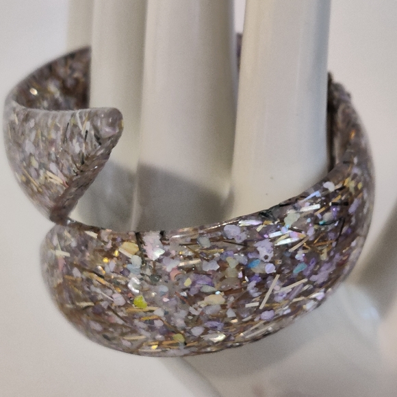 Vintage lucite confetti hinged cuff bracelet - Picture 6 of 14
